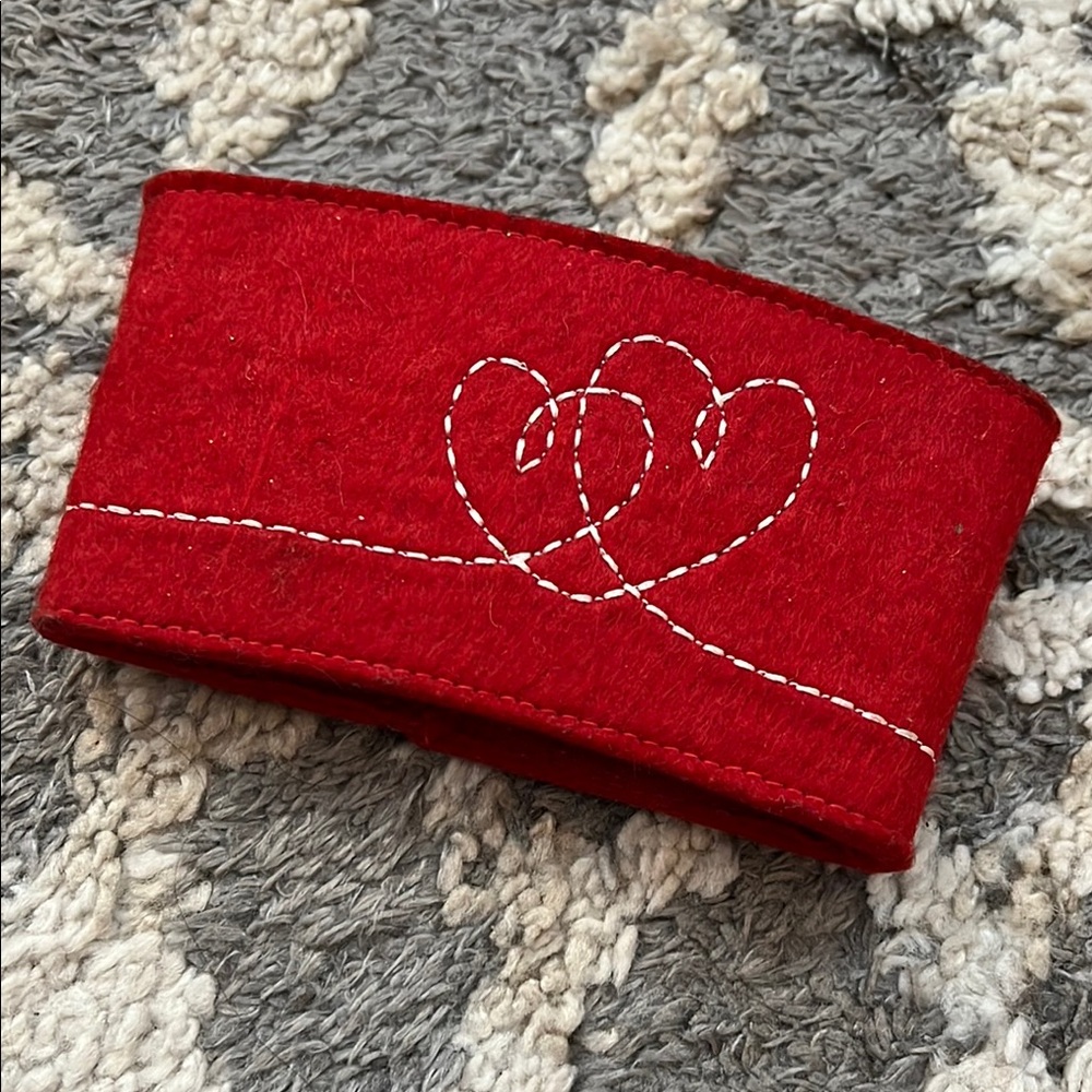Starbucks Valentine’s Day coffee sleeve, embroidered heart, red GUC!